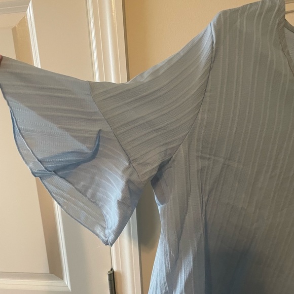 Women’s V-Neck Top - Picture 3 of 5